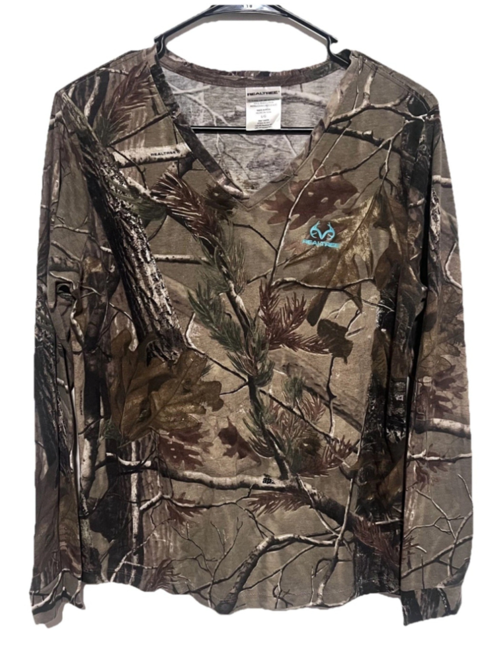 Realtree Camo Shirt Women’s Large Teal Camouflage Hunting Outdoor V-neck Tee